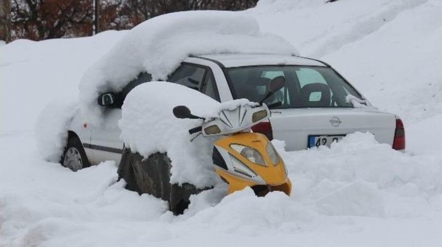 Beyşehir&rsquo;de Ara&ccedil;lar Karla Kaplandı