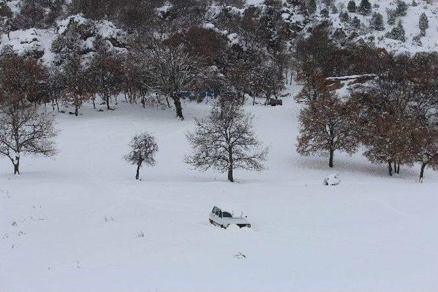 Beyşehir’de Araçlar Karla Kaplandı
