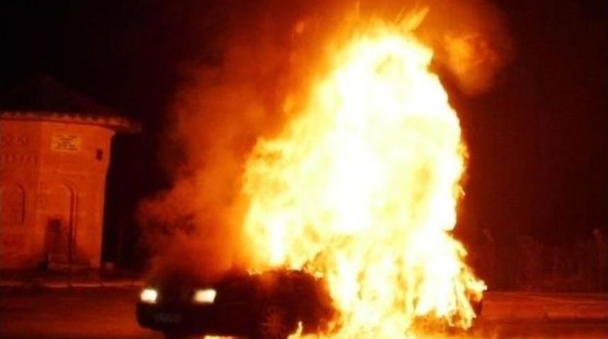 Otomobil Alev Alev Yandı