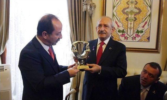 Kılıçdaroğlu, Chp’li Belediye Başkanı Gürkan’ı Ziyaret Etti