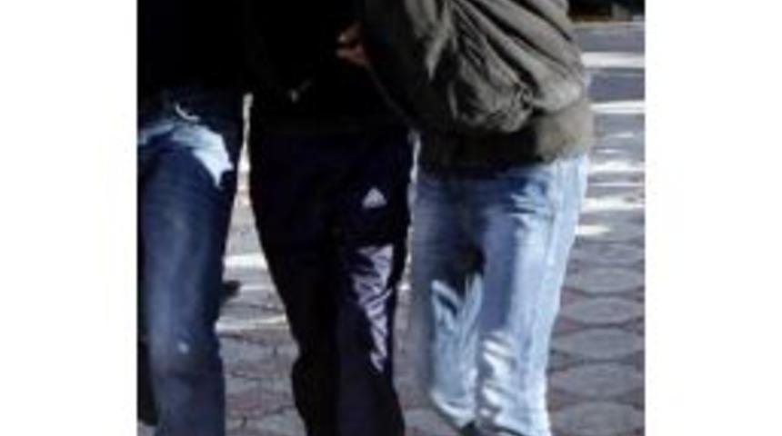 Eczane soyguncuları, d&uuml;ş&uuml;r&uuml;len plakadan yakalandı - yeniden