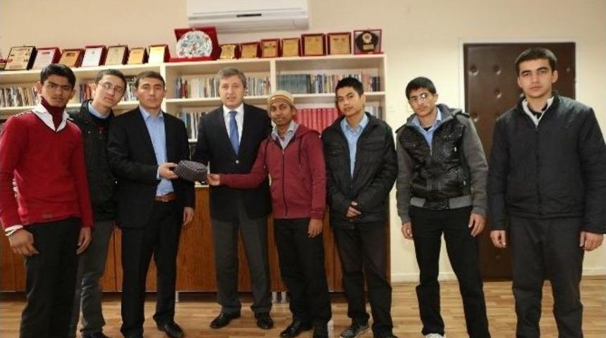 Yabancı Uyruklu &Ouml;ğrenciler B&uuml;y&uuml;kşehir Belediyesini Ziyaret Etti