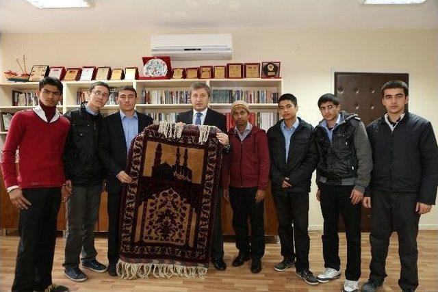 Yabancı Uyruklu &Ouml;ğrenciler B&uuml;y&uuml;kşehir Belediyesini Ziyaret Etti 1