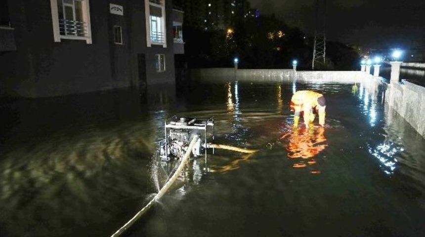 İlkadım&rsquo;dan Su Baskınlarına Anında M&uuml;dahale