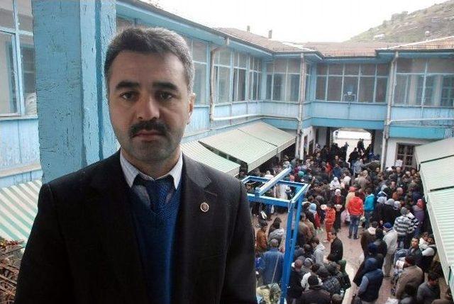 Iraklı Doktor, M&uuml;hendis, Albay Aşevinden Yemek Alıyor 1