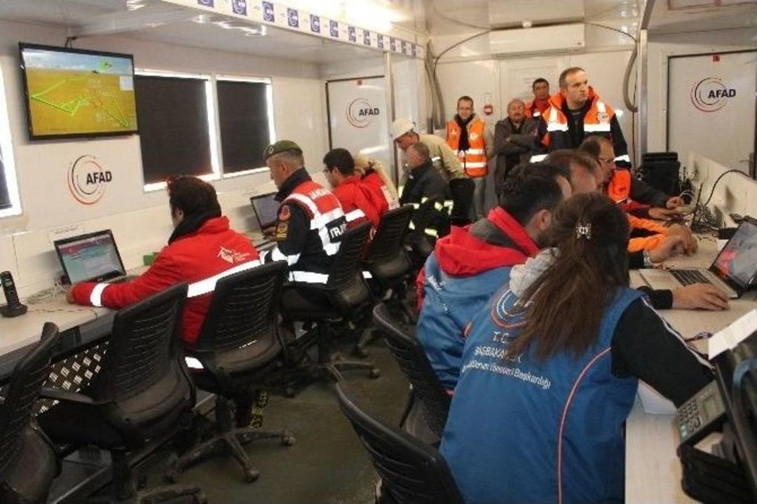 Madende Mahsur Kalan 8 İş&ccedil;iyi Arama &Ccedil;alışmaları S&uuml;r&uuml;yor