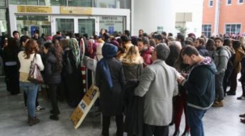 Bursa&rsquo;da Ahmet Şerif İzg&ouml;ren Yoğunluğu