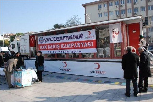 Şehzadeler Kaymakamlığı&rsquo;ndan Kan Bağış Kampanyası 1