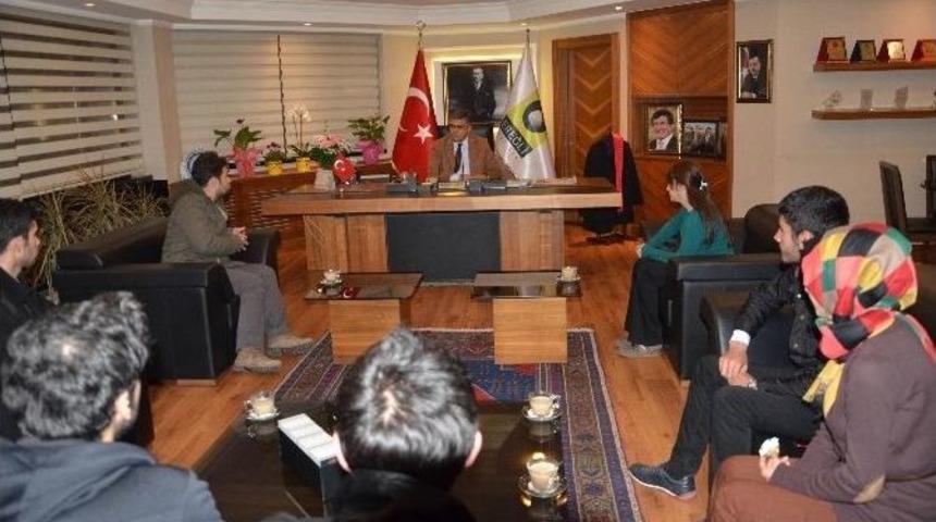 &Ouml;ğrencilerden Başkan &Ouml;zg&uuml;ven&rsquo;e Ziyaret