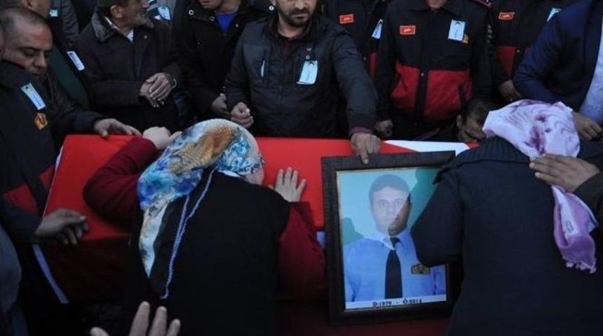 D&uuml;şerek Hayatını Kaybeden İtfaiye Eri Toprağa Verildi