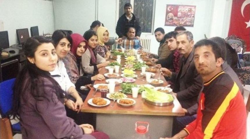 Anadolu Sakatlar Derneği Besni Şubesi Koordinasyon Toplantısı D&uuml;zenledi