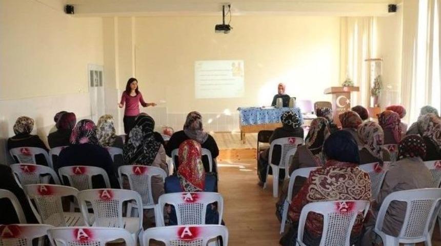 &Ouml;ğrenci Velilerine &ldquo;etkili Anne-baba Olma&rdquo; Konulu Seminer