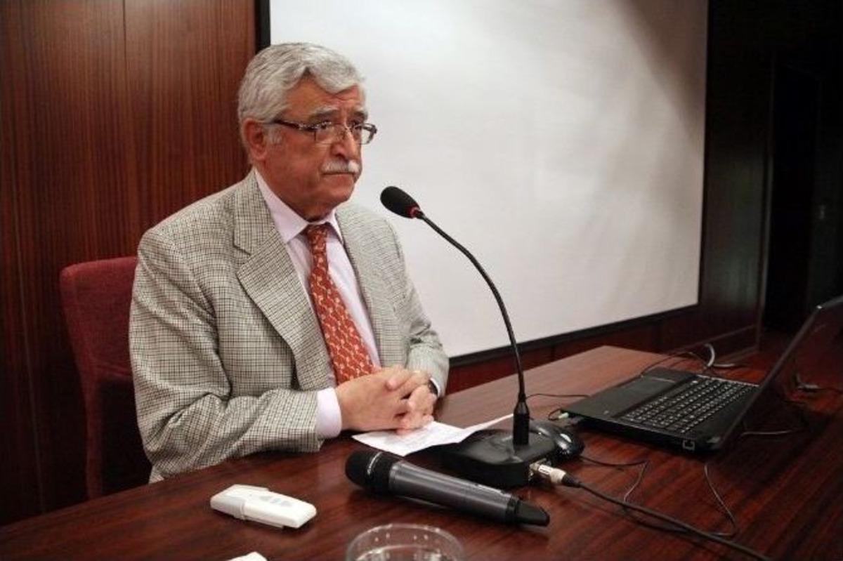 Hattat H&uuml;seyin &Ouml;ks&uuml;z Gen&ccedil; Sanat&ccedil;ılarla Buluştu