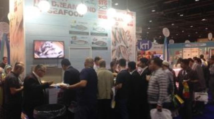 Dubai&rsquo;de 2 Bin Kişiye T&uuml;rk Balığı Ziyafeti