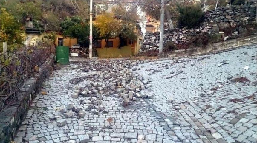 Hasarlı B&ouml;lgelere M&uuml;dahale Devam Ediyor