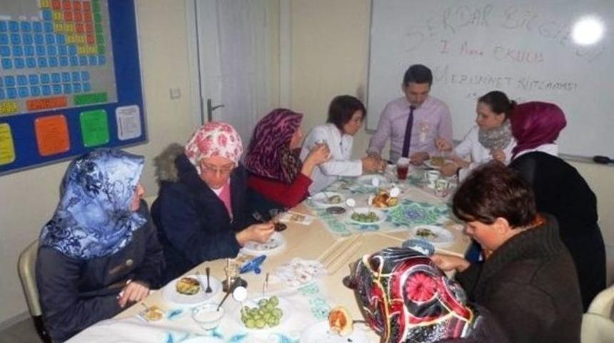 Anne Okulu Projesi İlk Mezunlarını Veriyor