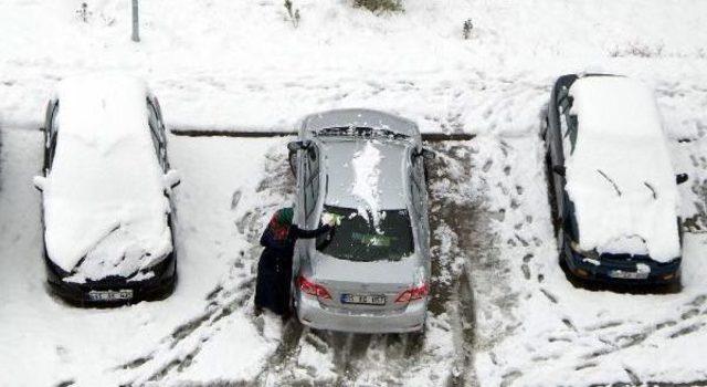 Van ve hakkari'de kar yolları kapattı