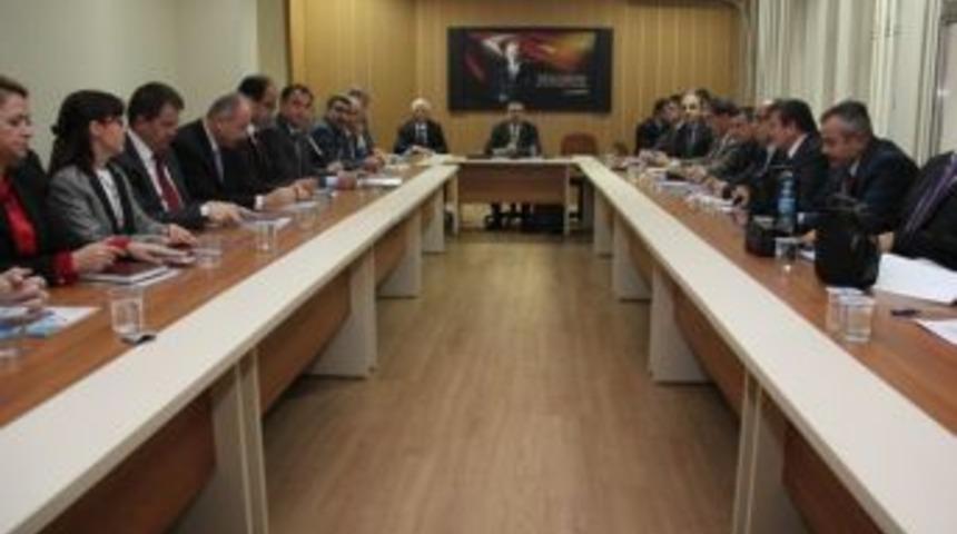 Vali Su Kurum M&uuml;d&uuml;rlerine Diyalog &Ccedil;ağrısı Yaptı