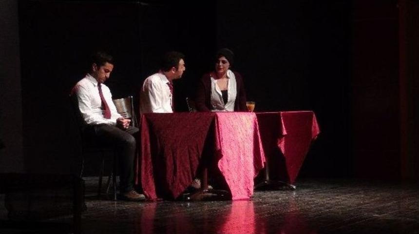 Aydın Emniyeti Tiyatro Oyunu İle Madde Bağımlılığına Dikkat &Ccedil;ekiyor