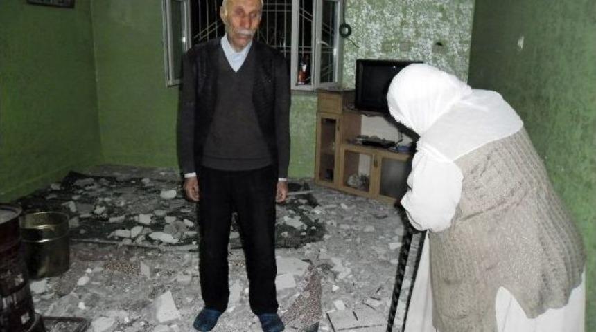 Namaz Kılarken &Uuml;st&uuml;ne Evin Tavanı &Ccedil;&ouml;kt&uuml;