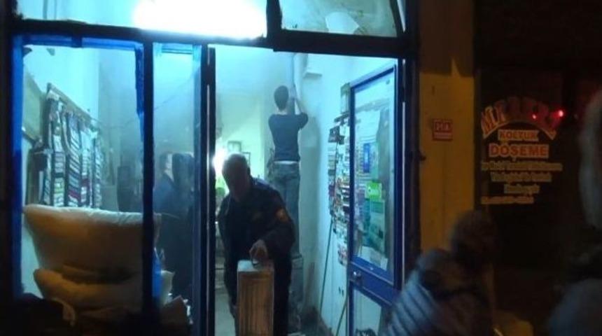 Bacadan &Ccedil;ıkan Dumanlar, Sakinleri Sokağa D&ouml;kt&uuml;