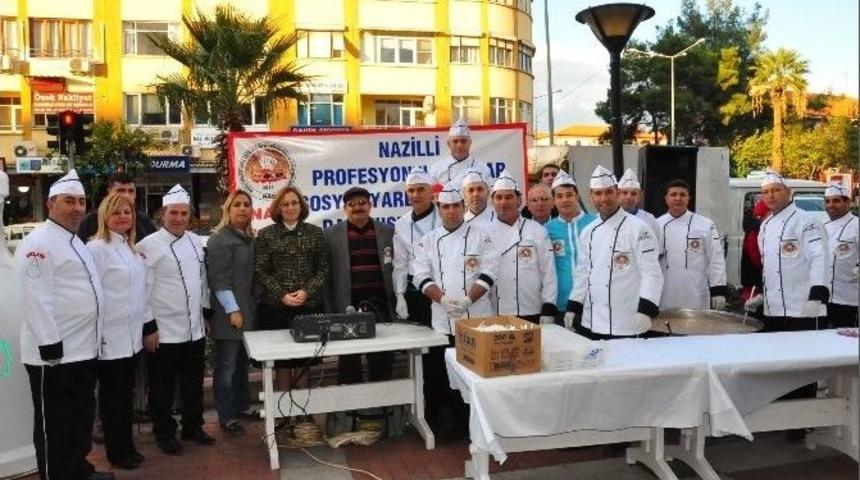 Nazillili Aş&ccedil;ılardan 5 Bin Kişilik Aşure Hayrı