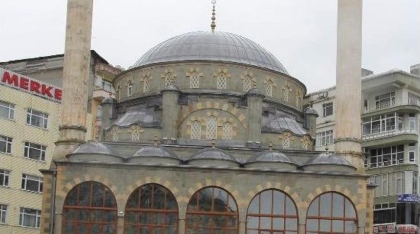 &Ccedil;evre Ve Şehircilik Bakanı G&uuml;ll&uuml;ce Rize&rsquo;de