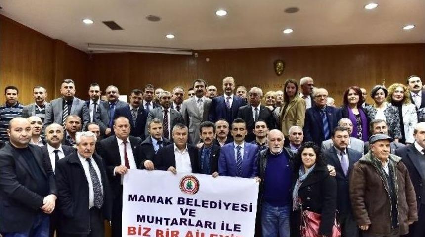 Mamak Belediyesinden Muhtarlara Bilgisayar Hediyesi