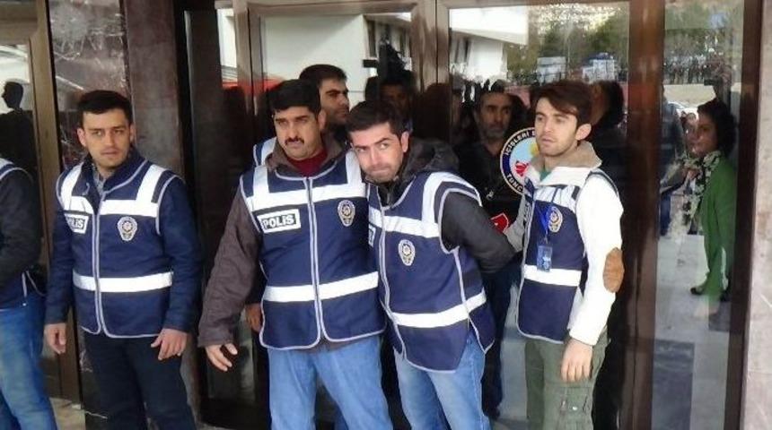 Bah&ccedil;eli Konuşurken, M&uuml;dahale Geldi