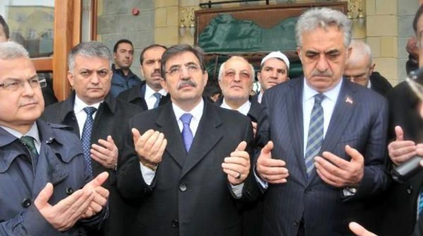 Bakan g&uuml;ll&uuml;ce: siyan&uuml;r tehlikeli, bakkal d&uuml;kkanına ruhsat verilir gibi ruhsat verilmez