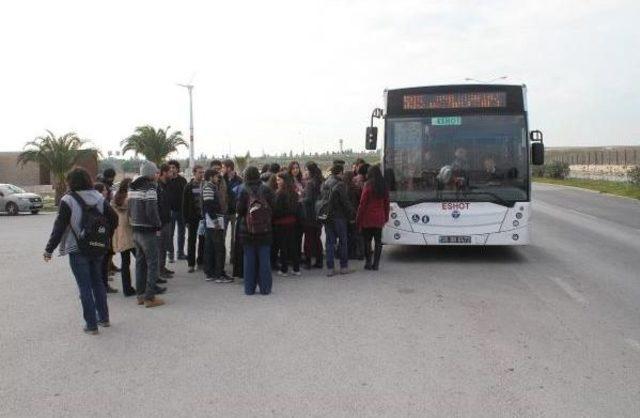 Üniversitelilerden belediye otobüsü eylemi