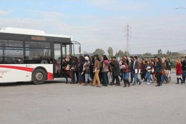 Üniversitelilerden belediye otobüsü eylemi