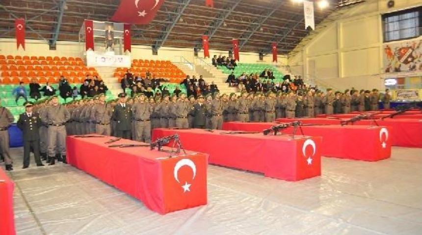 &Ccedil;orum'da 193 kısa d&ouml;nem er yemin etti