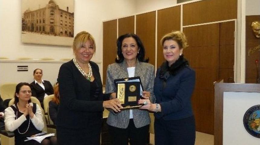 Gazeteci-yazar Nur Batur Tobb İzmir Kadın Girişimcilerin Konuğu Oldu