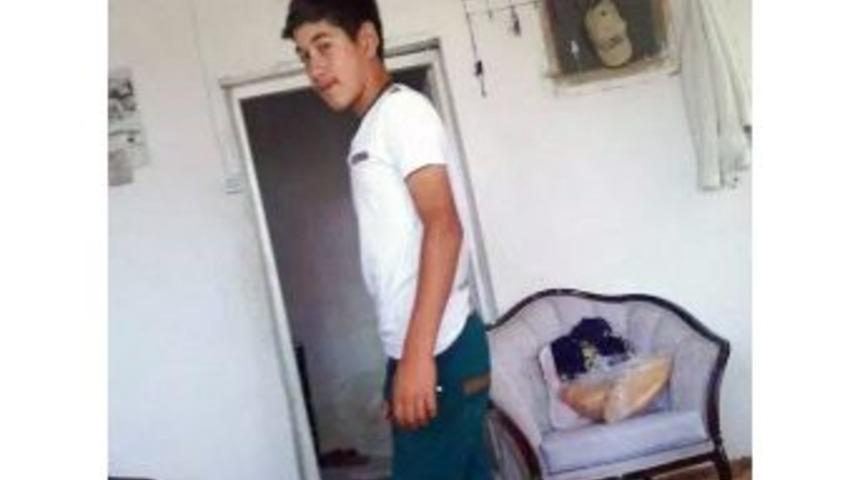 &Ccedil;arptığı Kapının Camı Boğazını Kesince Hayatını Kaybetti