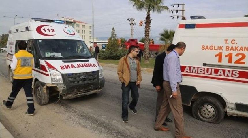 Milas&rsquo;ta İki Ambulans &Ccedil;arpıştı
