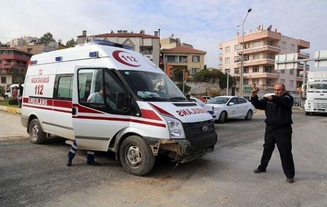 Milas’ta İki Ambulans Çarpıştı