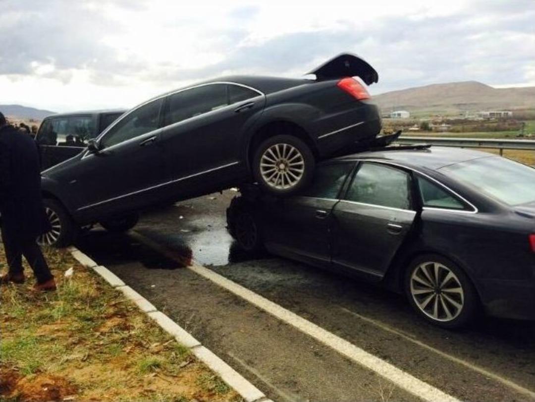 Bah&ccedil;eli&rsquo;nin Konvoyunda Kaza: 3 Yaralı