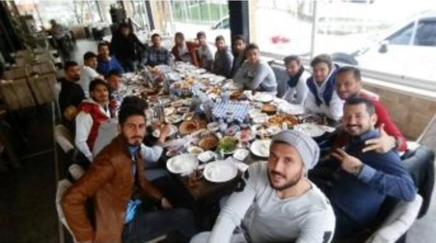 Kaptandan Futbolculara Kahvaltı