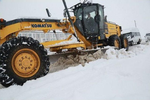 Tuşba Belediyesi&rsquo;nden Karla M&uuml;cadele Seferberliği 2