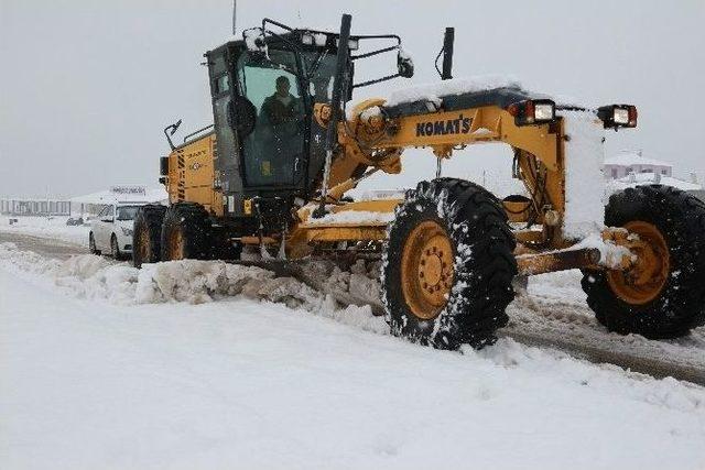 Tuşba Belediyesi&rsquo;nden Karla M&uuml;cadele Seferberliği 3