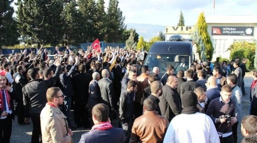 Sedat Peker Tekbirlerle Karşılandı