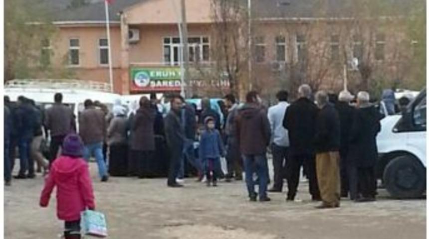 İzinsiz G&ouml;steriye Katılan 4 Kişi G&ouml;zaltına Alındı