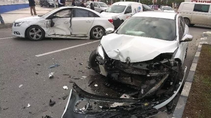 Manisa&rsquo;da Trafik Kazası: İki Yaralı