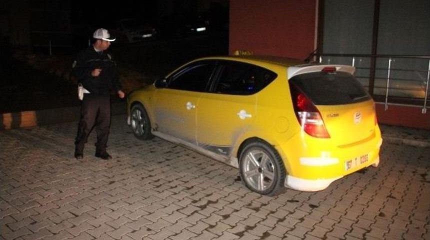 Polisten Ka&ccedil;an Taksici &Ccedil;ıkmaz Sokağa Girince Yakalandı