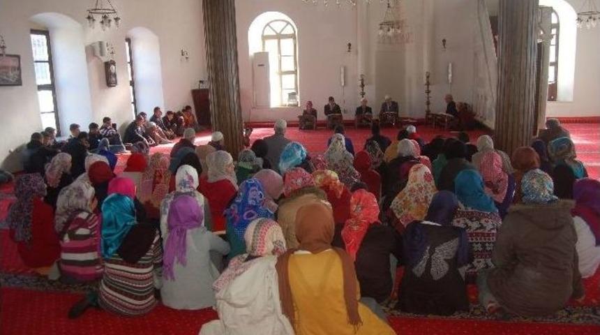 Lapseki&rsquo;de G&uuml;zel Kuran Okuma Yarışması Yapıldı