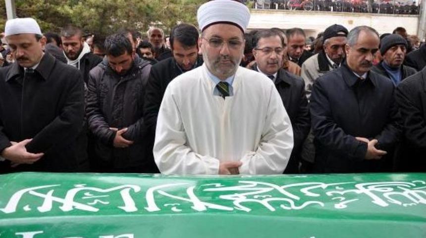 Kazada &ouml;len otob&uuml;s şof&ouml;r&uuml; toprağa verildi