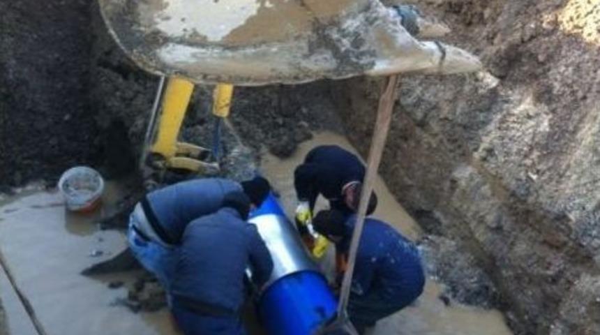 D&uuml;zce Belediyesinden Patlayan Su Borusuna Anında M&uuml;dahale