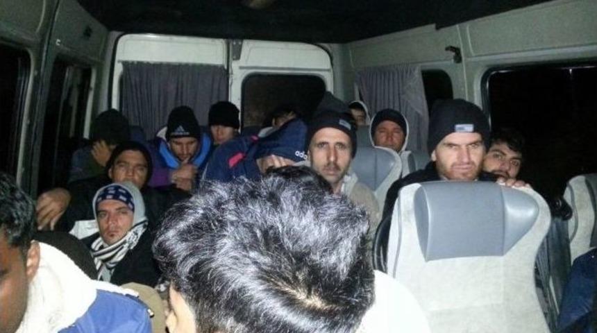 Edirne&rsquo;de 24 Ka&ccedil;ak G&ouml;&ccedil;men Yakalandı