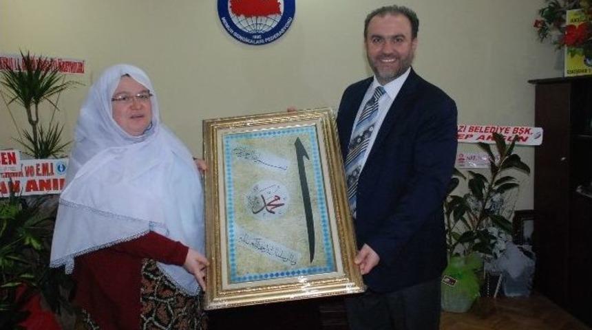 Mihalgazi Belediye Başkanı Akg&uuml;n, Eğitim-bir Sen&rsquo;i Ziyaret Etti